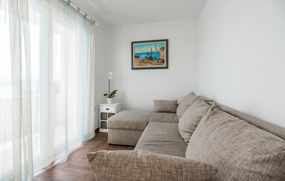 Apartments Dora ヴァンタシチ エクステリア 写真