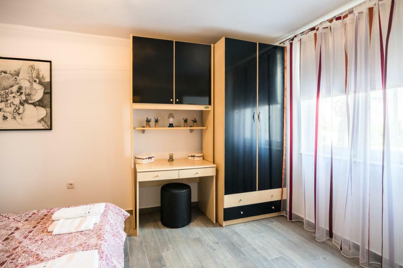 Apartments Dora ヴァンタシチ エクステリア 写真