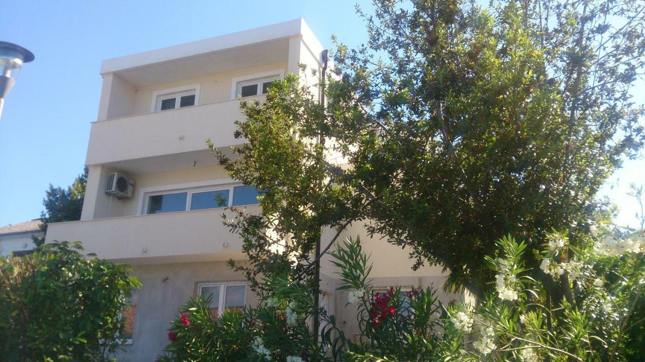 Apartments Dora ヴァンタシチ エクステリア 写真